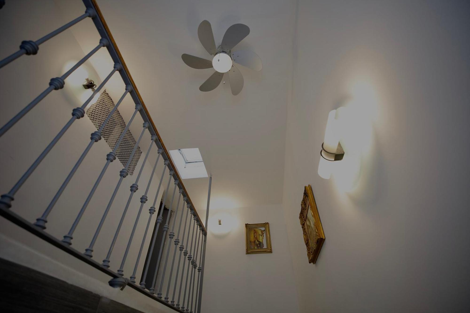 Апартаменты Hosting Dreams Attics - Duomo Милан Экстерьер фото
