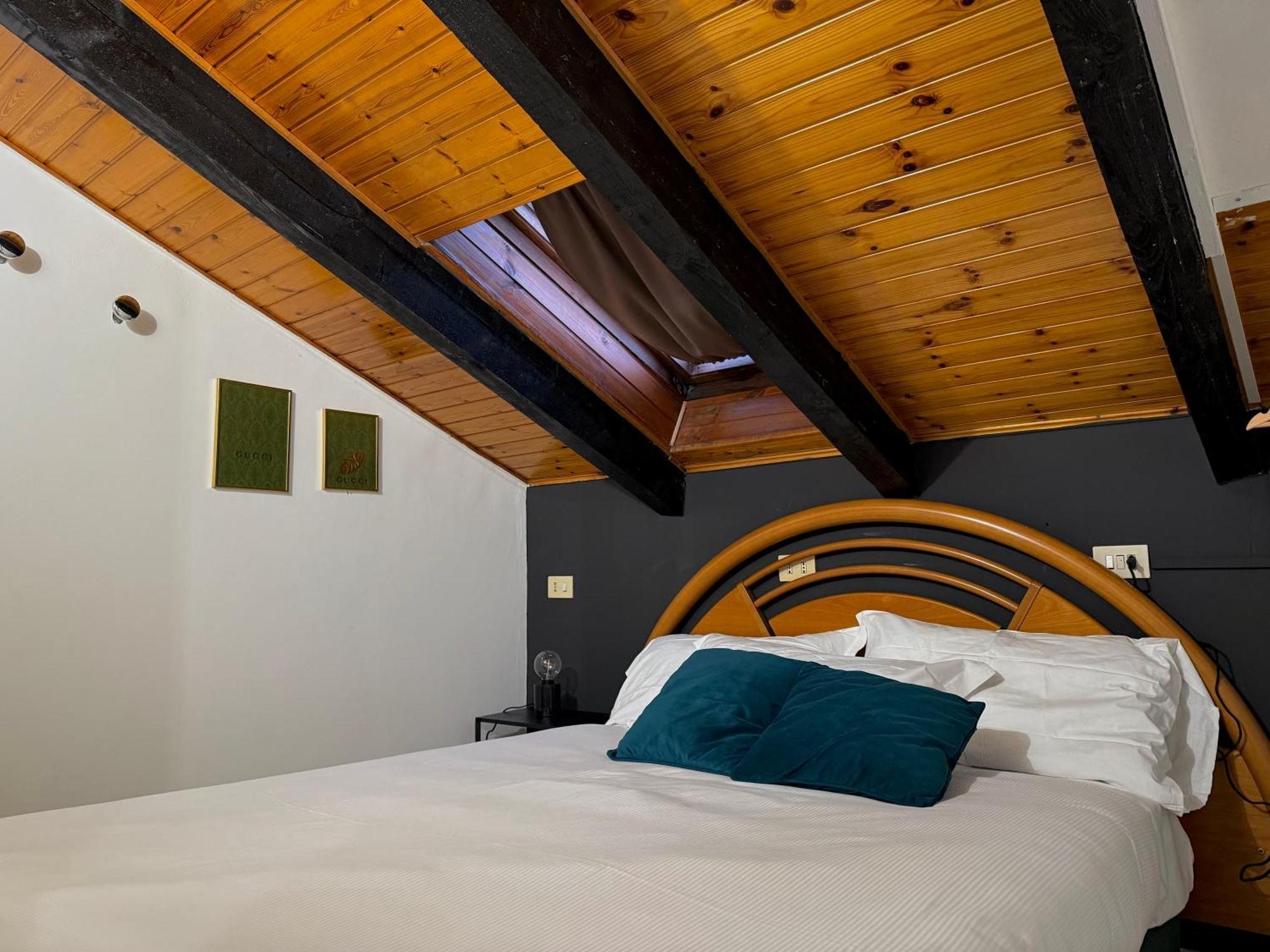 Апартаменты Hosting Dreams Attics - Duomo Милан Экстерьер фото