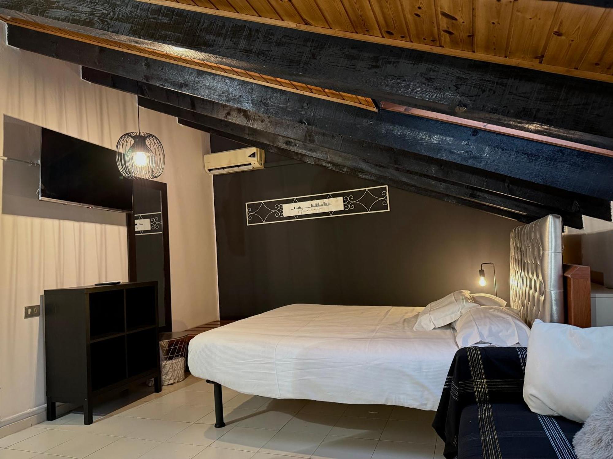 Апартаменты Hosting Dreams Attics - Duomo Милан Экстерьер фото