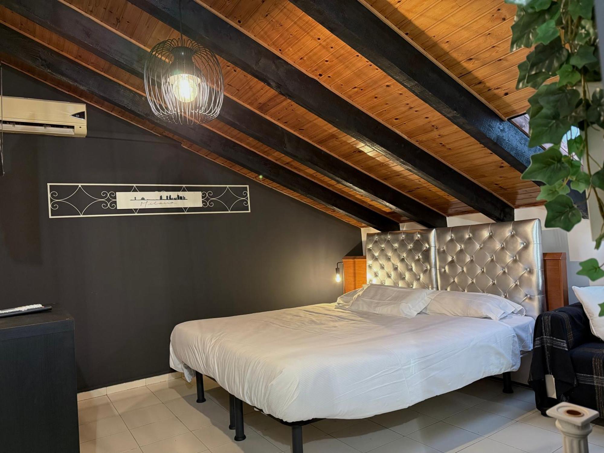 Апартаменты Hosting Dreams Attics - Duomo Милан Экстерьер фото